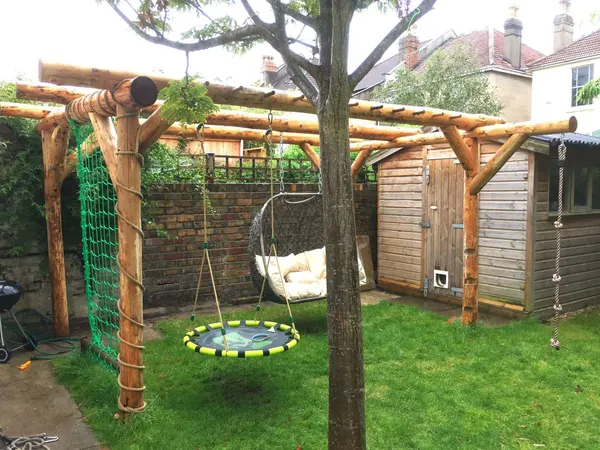 Timber retaining structure and seating on Windsor Road - Monkey Business Design